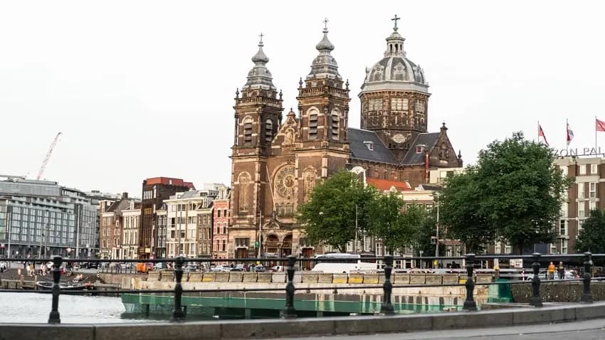 Hollanda'da Konaklama · Dream Big