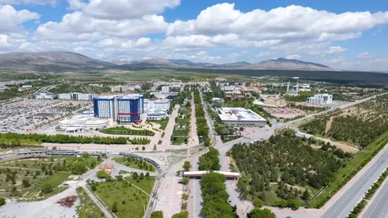Selçuk Üniversitesi 2024 Taban Puanları ve Başarı Sıralamaları · Dream Big