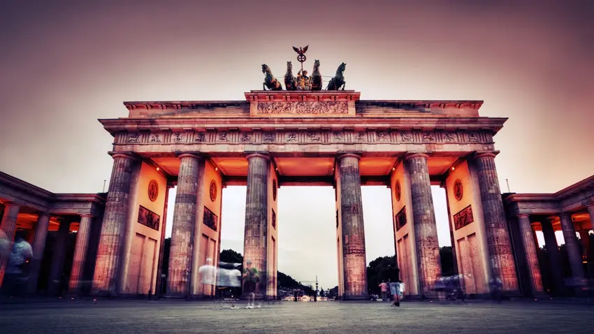 Hamburg’da Üniversite Okumak · Dream Big