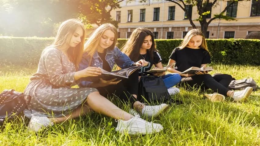 Amsterdam'da Üniversite Okumak · Dream Big