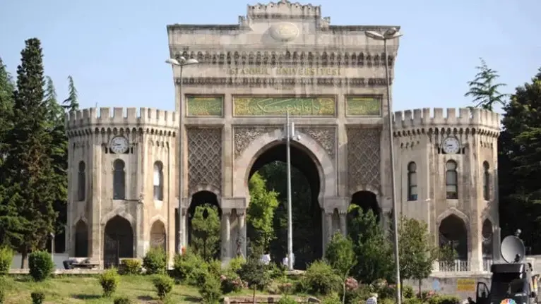 İstanbul Üniversitesi 2024 Taban Puanları ve Başarı Sıralamaları · Dream Big