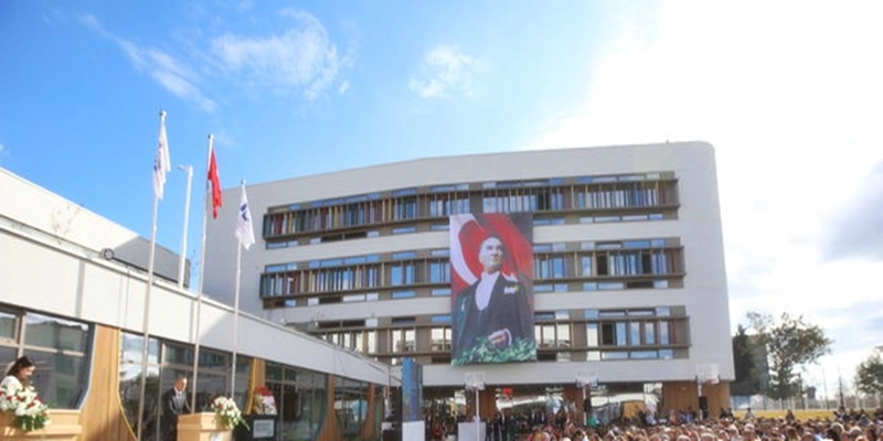 FMV Florya Işık Lisesi