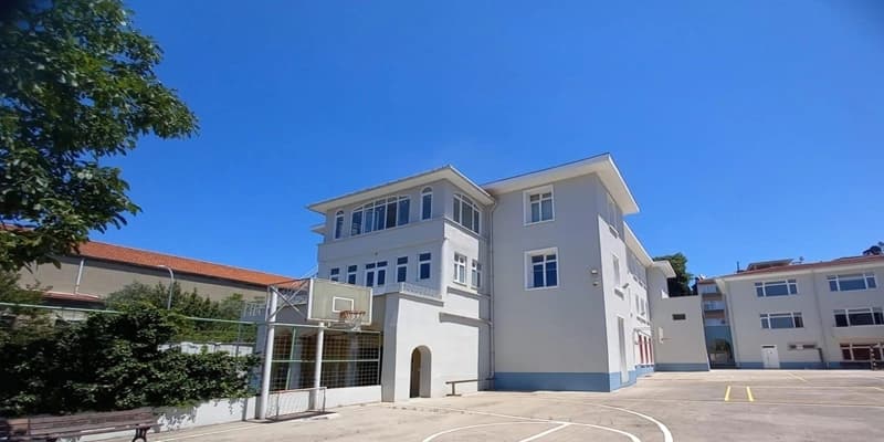 Özel Surp Haç Tibrevank Ermeni Lisesi